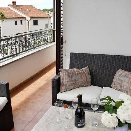 Daire In With Terrace, Air Condition, Wifi, Washing Machine 3652-4 Rovinj